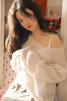 俄罗斯19岁女图书馆
